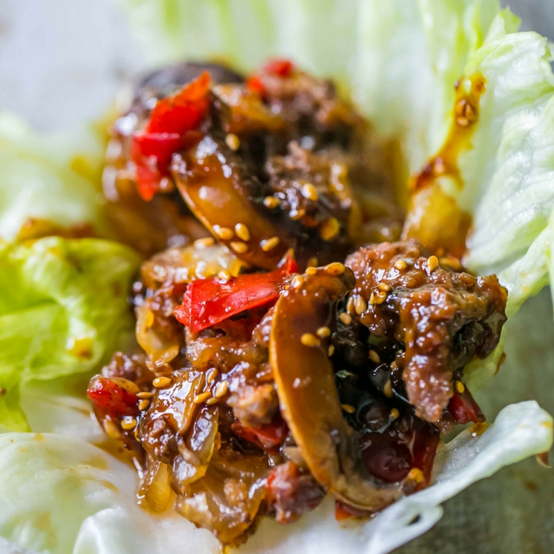 sweet chilli beef with sesame seeds and red bell peppers