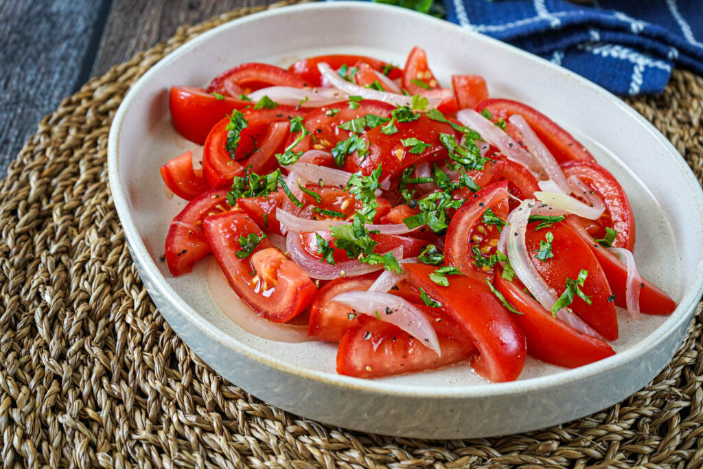 tomatoes and onion salad, healthy meals
