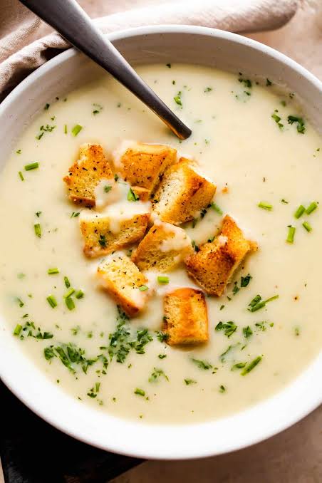 Easy Potato and leak Soup with croutons, healthy snack, 