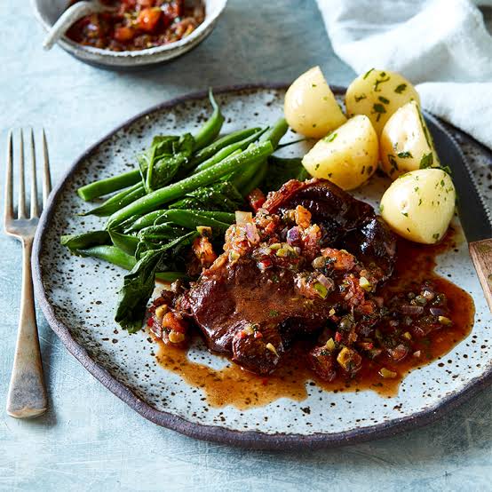 Slow cooked braised beef with gravy and green beans and potatoes, healthy dinner meals 