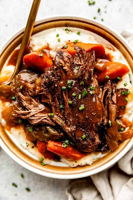 Braised beef with carrots and mashed potatoes, slow cooked one pot dinner 