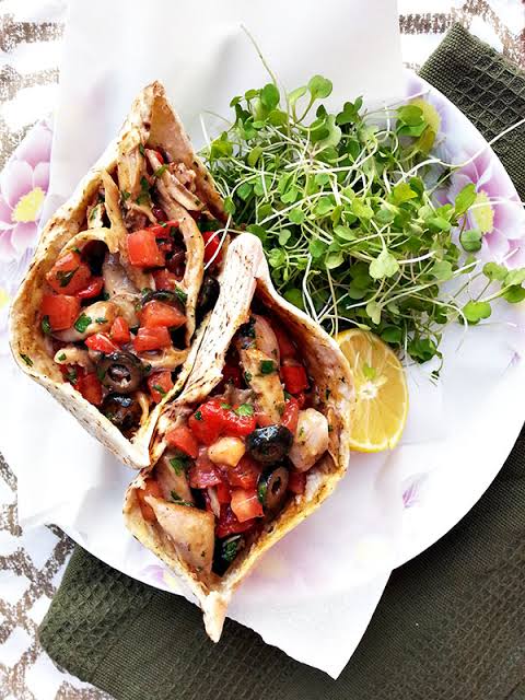 Easy Moroccan Chicken with pita, healthy snack