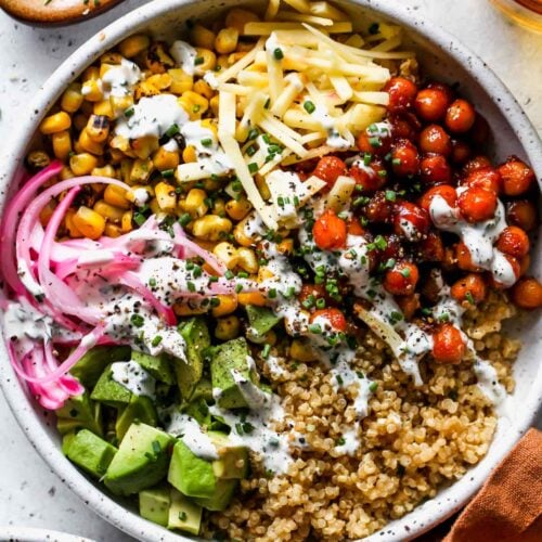 A delicious BBQ chickpeas bowl 