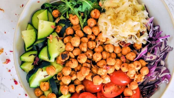 healthy chickpeas bowl