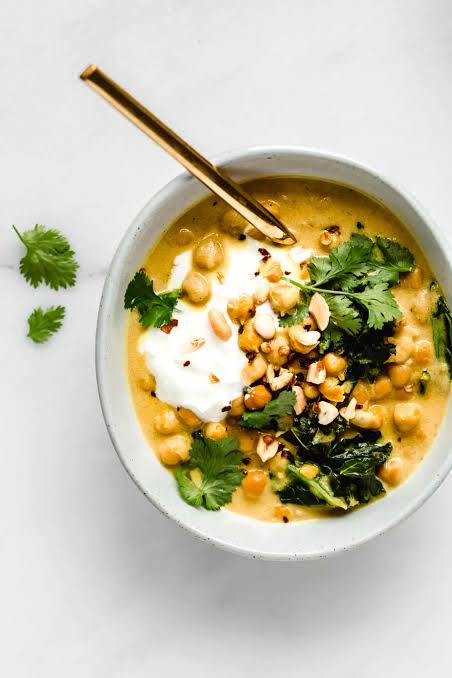 Creamy coconut chickpeas curry 
