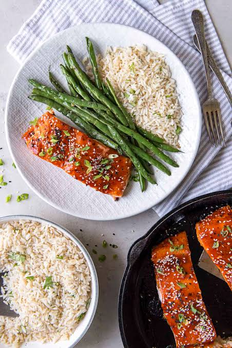 Korean Gochujang Salmon with rice and green beans 