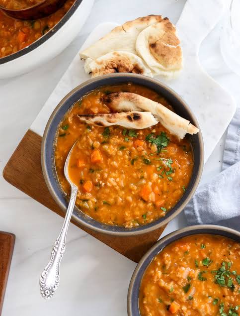 Red lentil soup with naan bread 