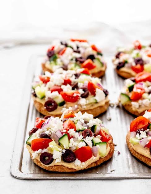 Delicious Greek Style Pita Pizza 