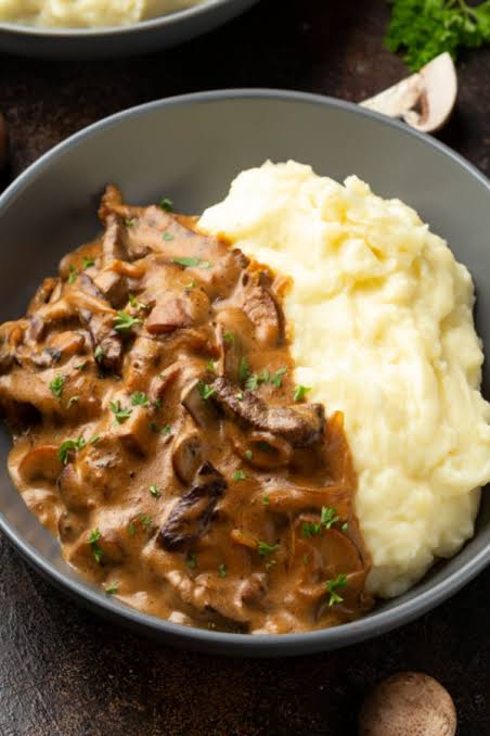 Creamy Beef stroganoff with mash potatoes 